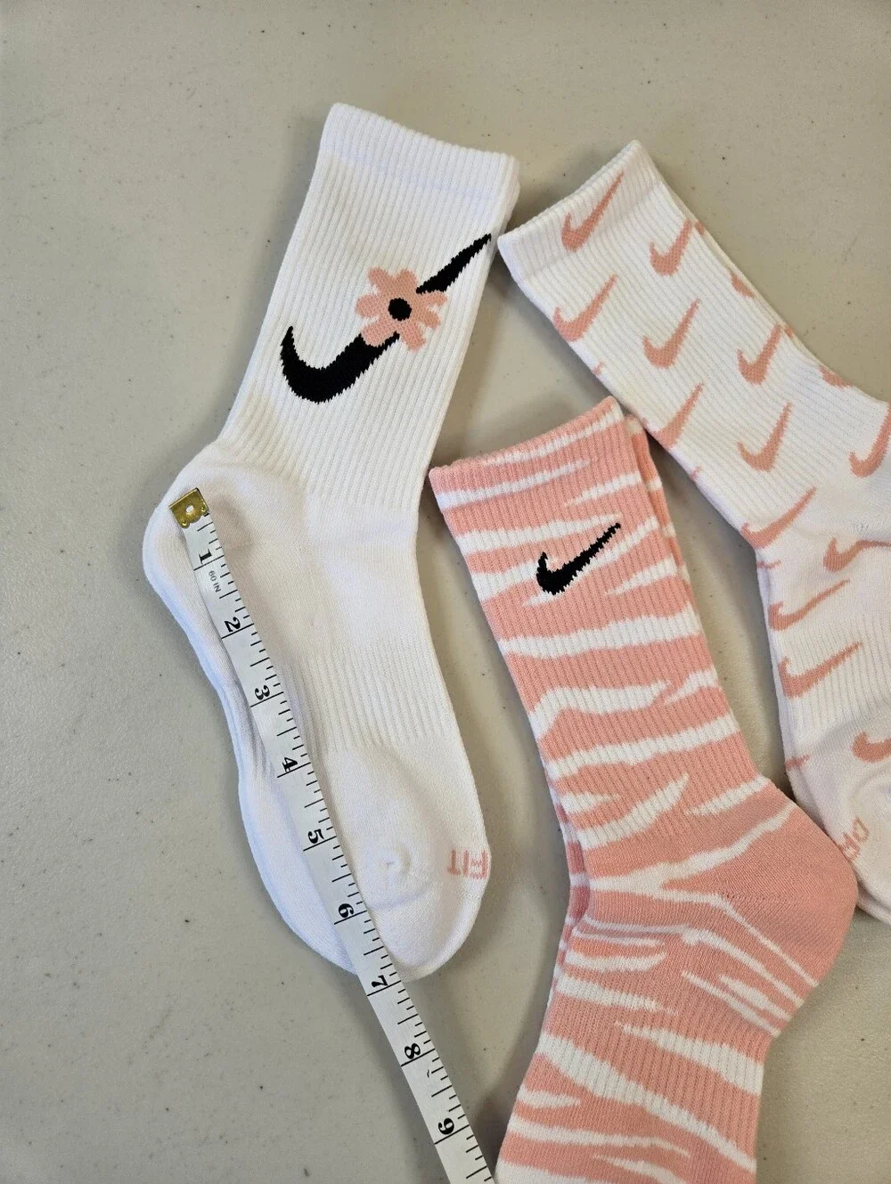 NWoT Nike 3-Pack Pink & White Crew Socks Medium 6-10
